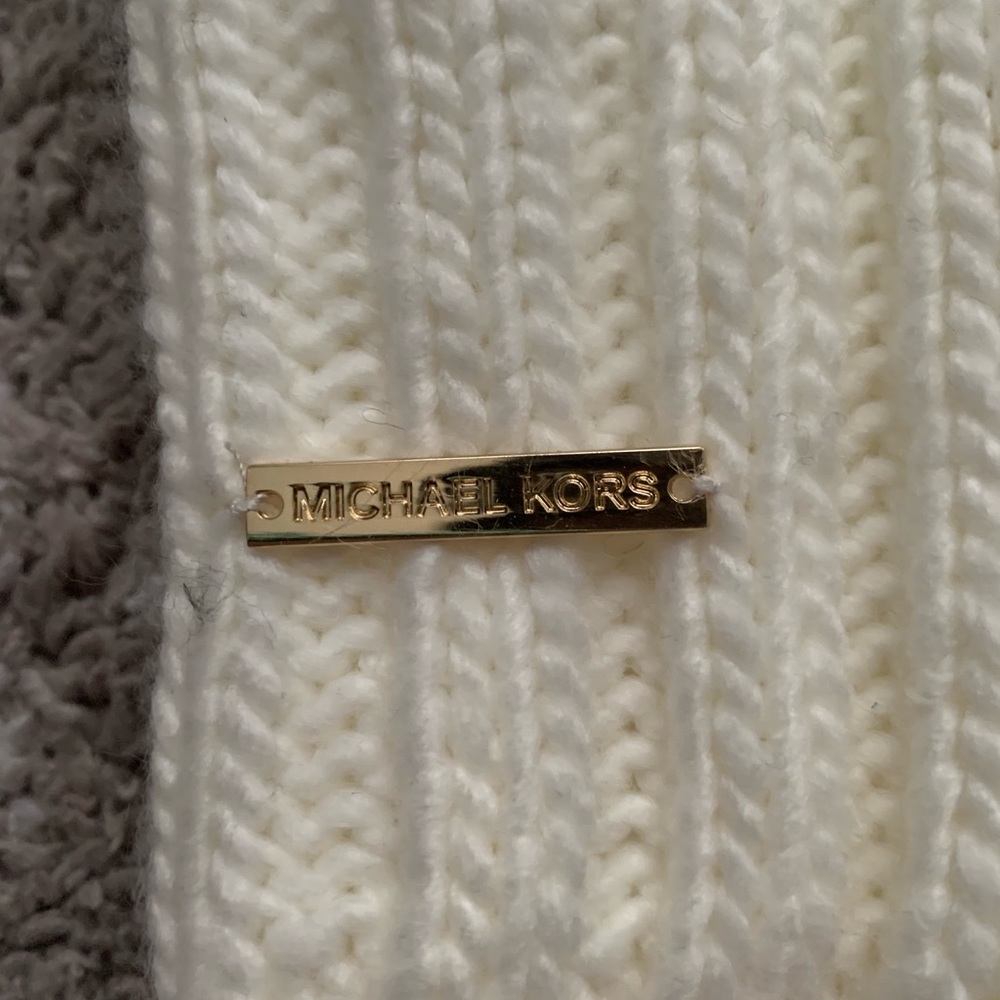 Michael Kors hand warmers - Picture 3 of 4